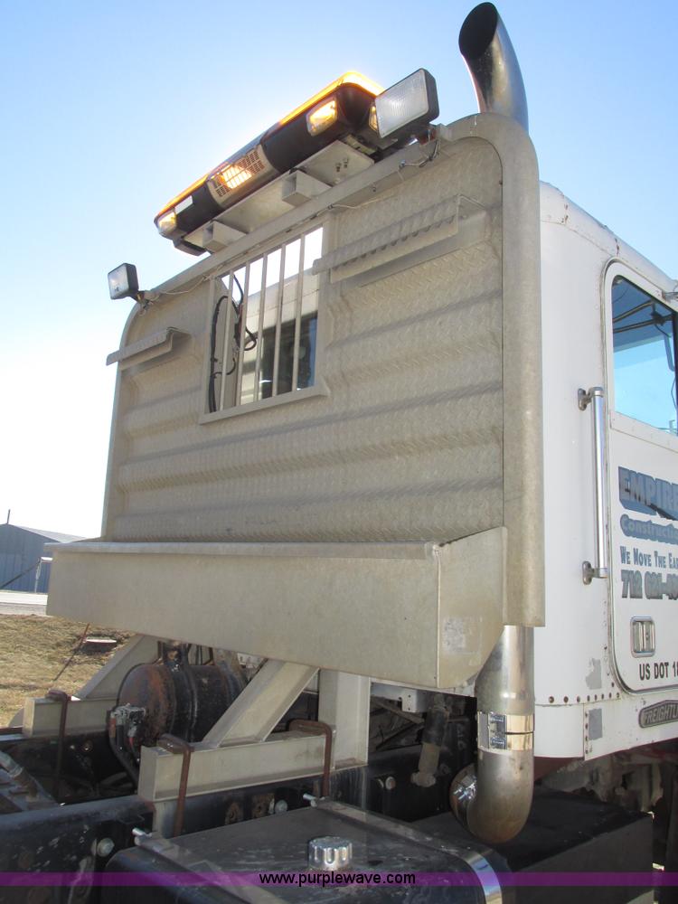 image for item G9838 1994 Freightliner FLD120 semi truck