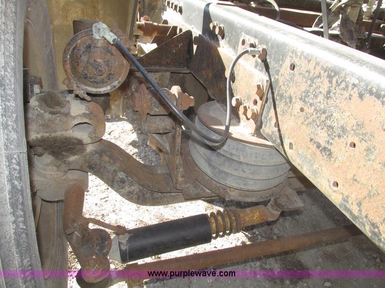 image for item G9838 1994 Freightliner FLD120 semi truck