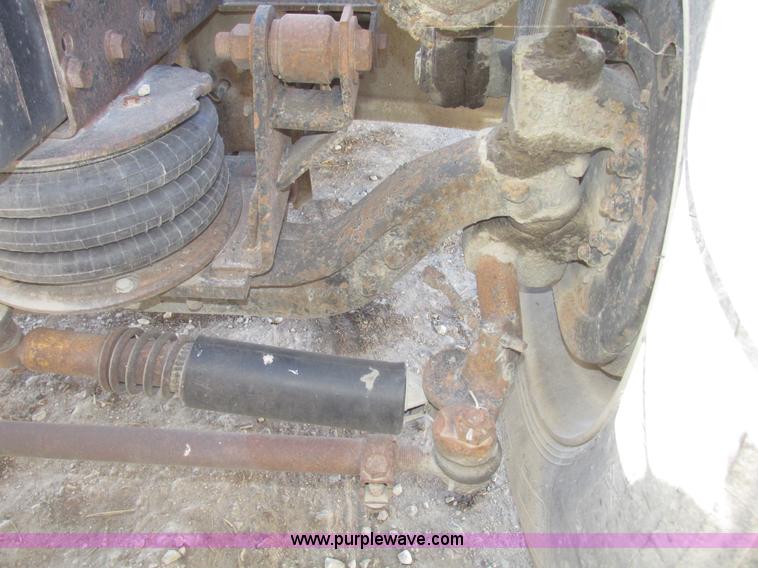 image for item G9838 1994 Freightliner FLD120 semi truck