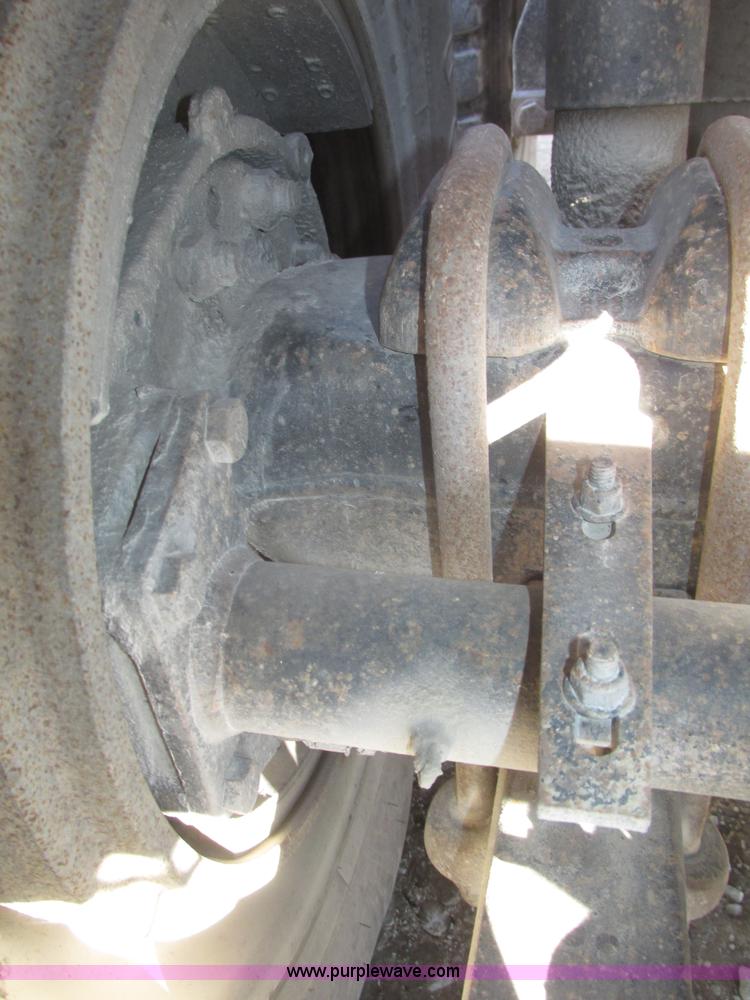 image for item G9838 1994 Freightliner FLD120 semi truck