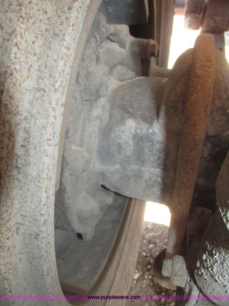 image for item G9838 1994 Freightliner FLD120 semi truck