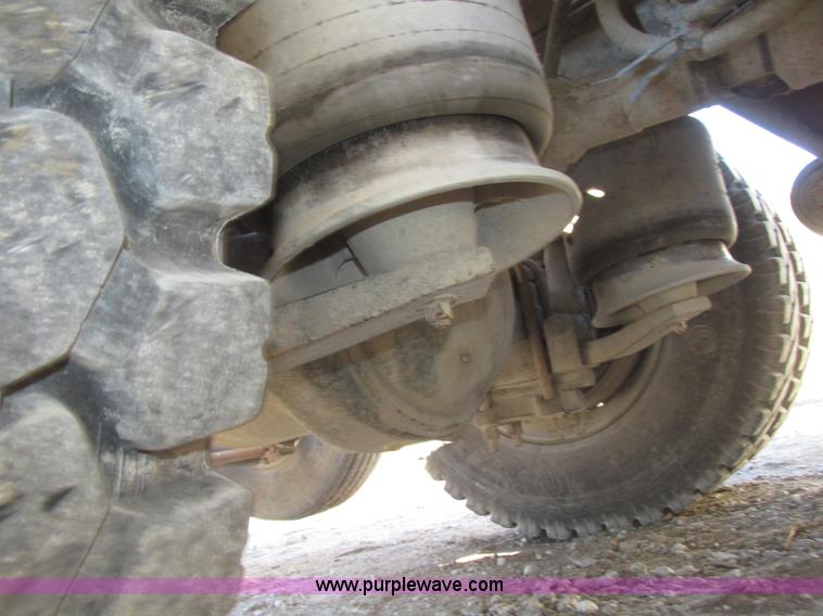 image for item G9838 1994 Freightliner FLD120 semi truck