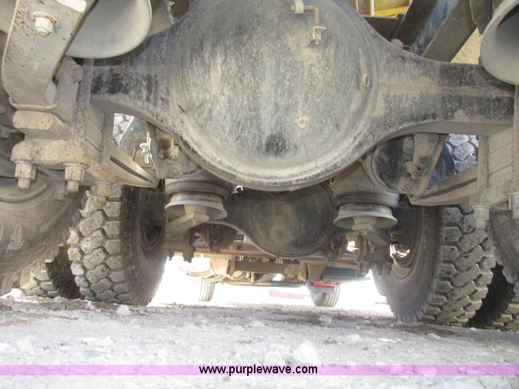 image for item G9838 1994 Freightliner FLD120 semi truck