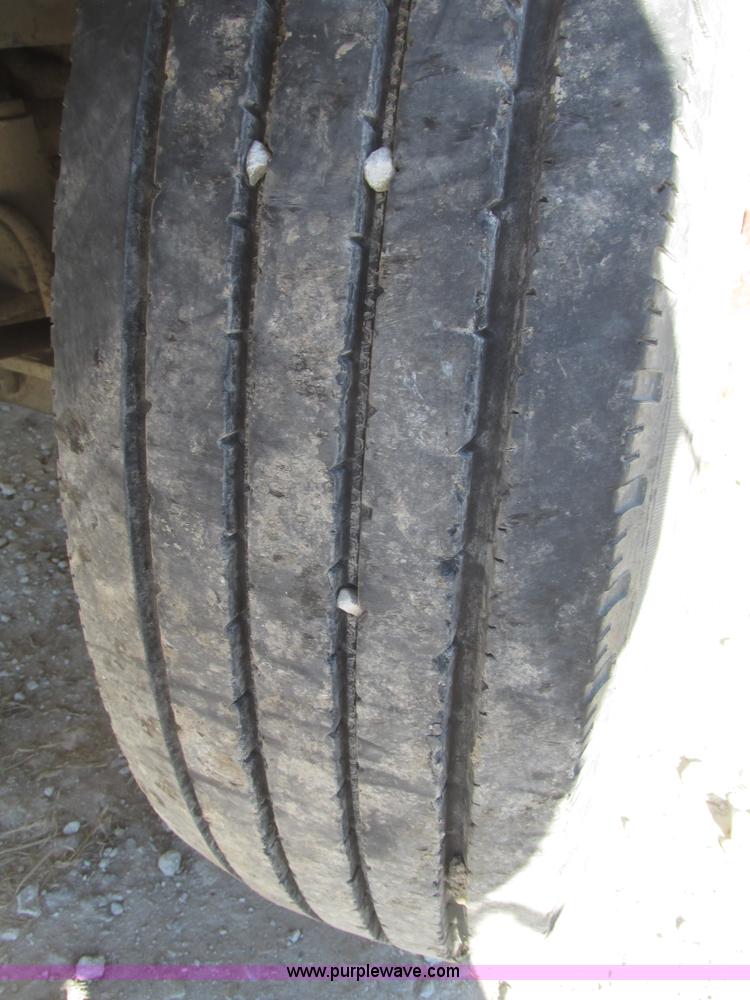 image for item G9838 1994 Freightliner FLD120 semi truck