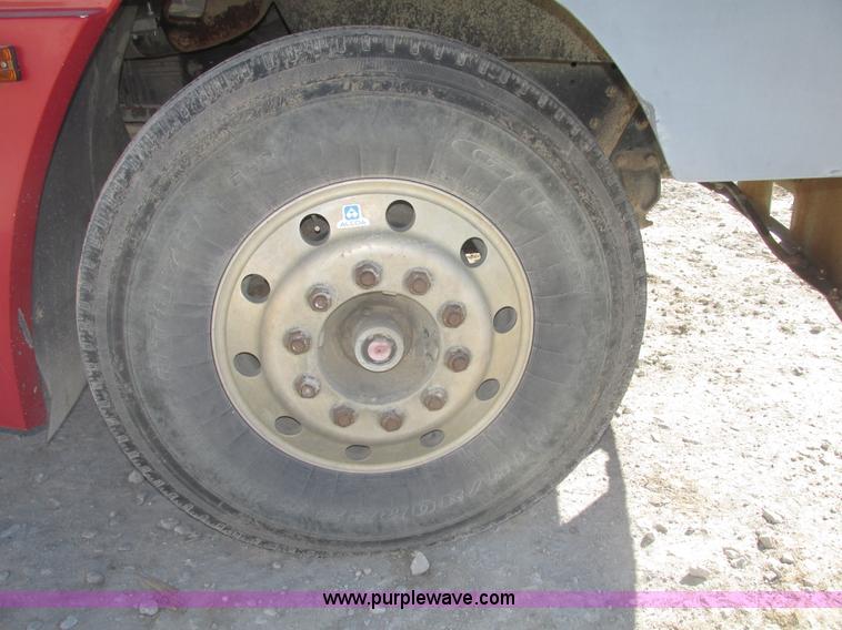 image for item G9838 1994 Freightliner FLD120 semi truck