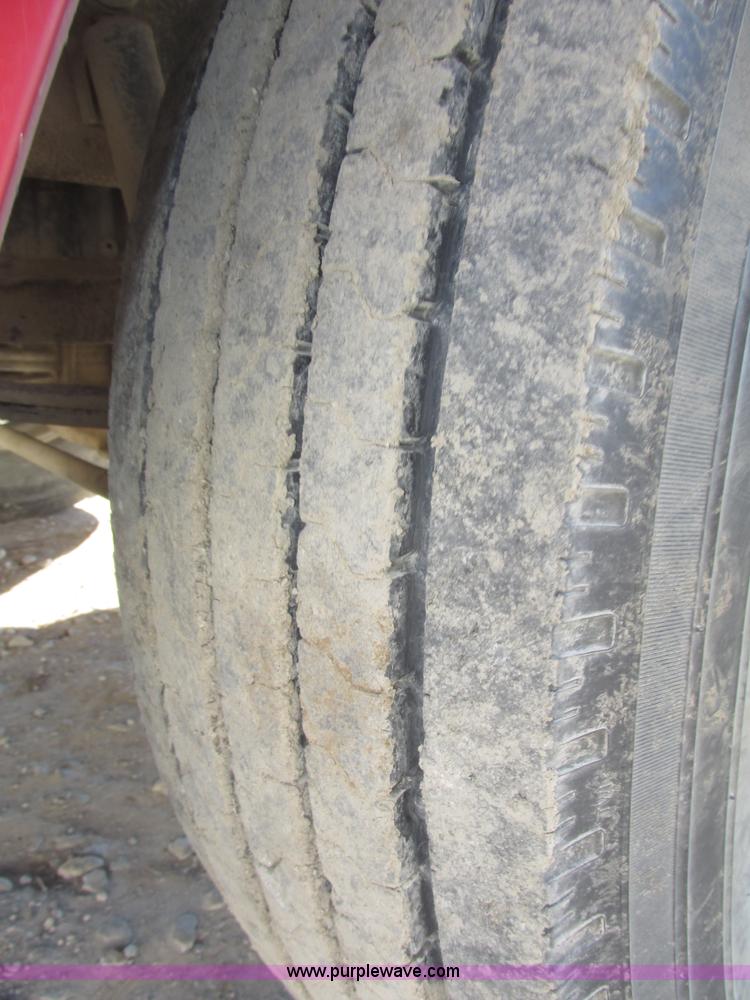 image for item G9838 1994 Freightliner FLD120 semi truck