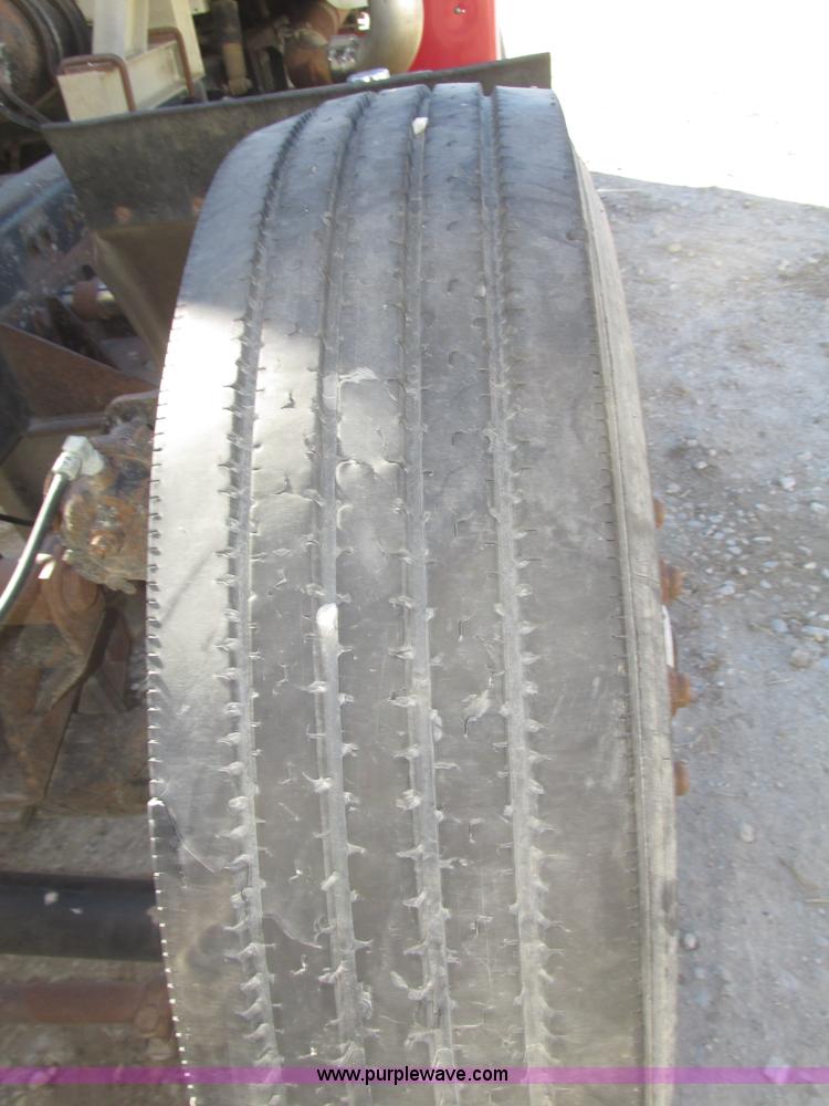 image for item G9838 1994 Freightliner FLD120 semi truck