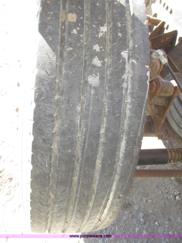 image for item G9838 1994 Freightliner FLD120 semi truck