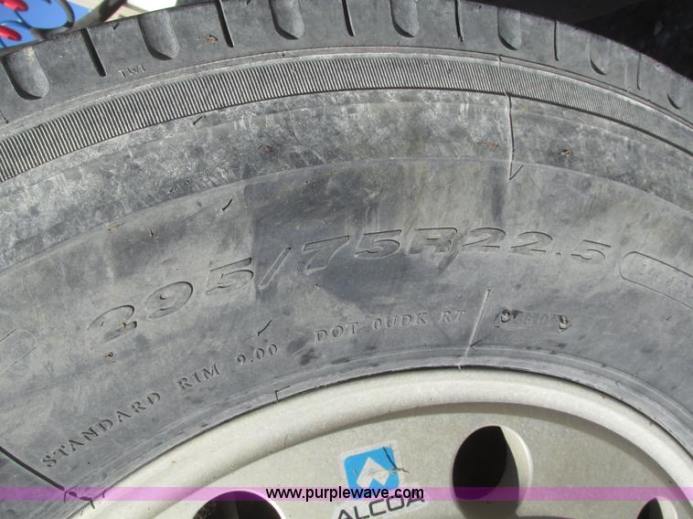 image for item G9838 1994 Freightliner FLD120 semi truck