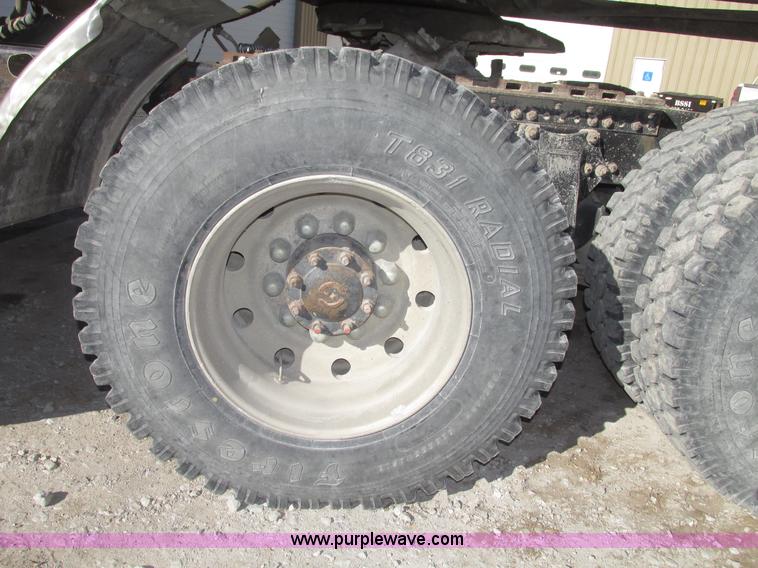 image for item G9838 1994 Freightliner FLD120 semi truck