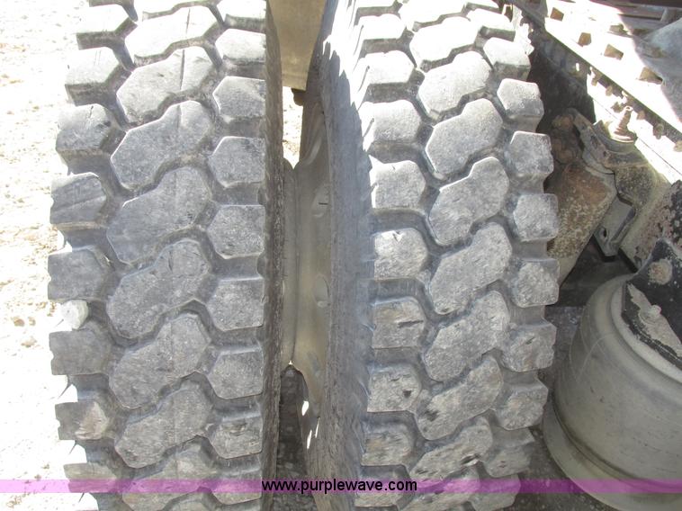 image for item G9838 1994 Freightliner FLD120 semi truck