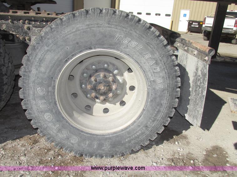 image for item G9838 1994 Freightliner FLD120 semi truck