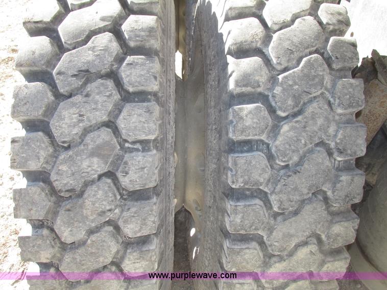 image for item G9838 1994 Freightliner FLD120 semi truck