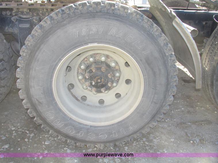 image for item G9838 1994 Freightliner FLD120 semi truck