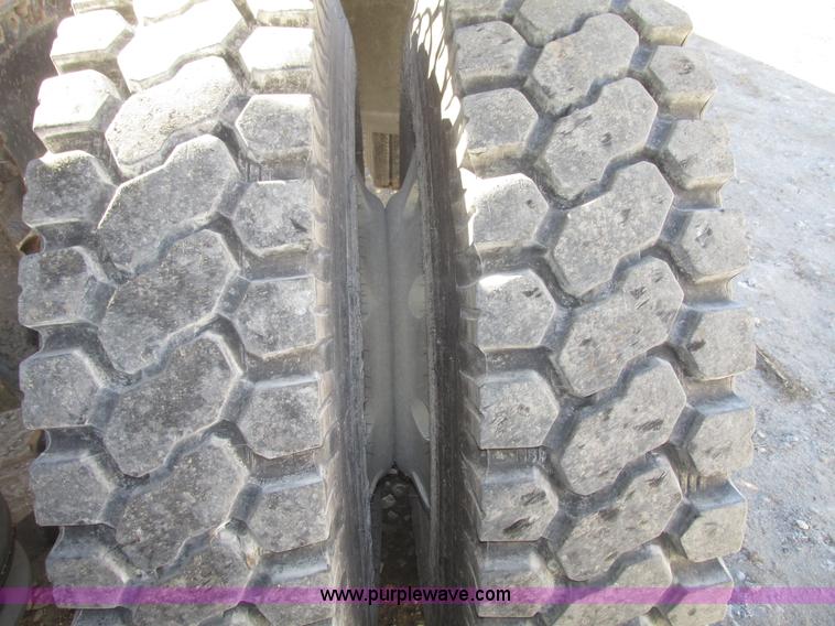 image for item G9838 1994 Freightliner FLD120 semi truck