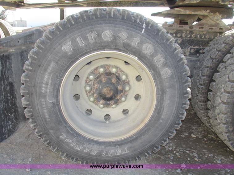 image for item G9838 1994 Freightliner FLD120 semi truck