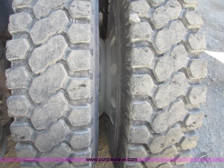 image for item G9838 1994 Freightliner FLD120 semi truck