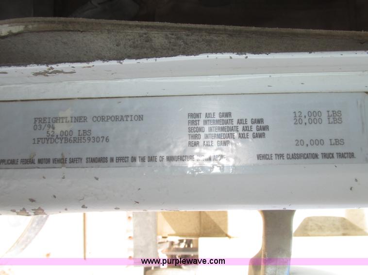 image for item G9838 1994 Freightliner FLD120 semi truck