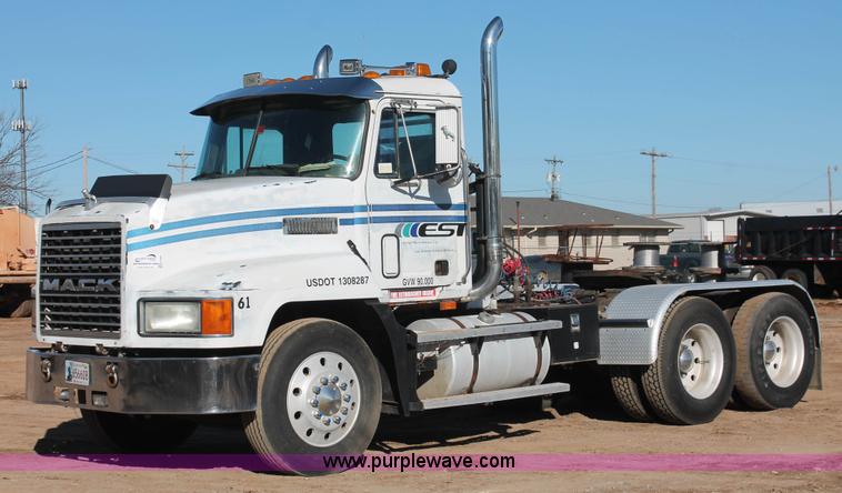 image for item H5961 1994 Mack CH613 semi truck