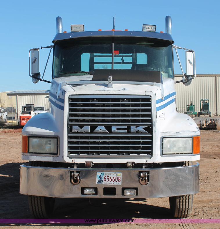 image for item H5961 1994 Mack CH613 semi truck