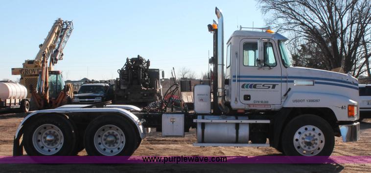 image for item H5961 1994 Mack CH613 semi truck