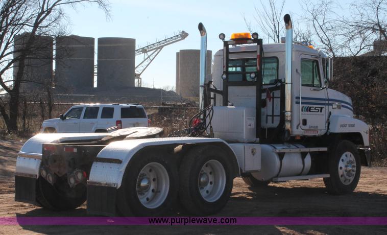 image for item H5961 1994 Mack CH613 semi truck