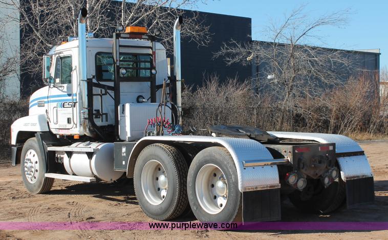 image for item H5961 1994 Mack CH613 semi truck