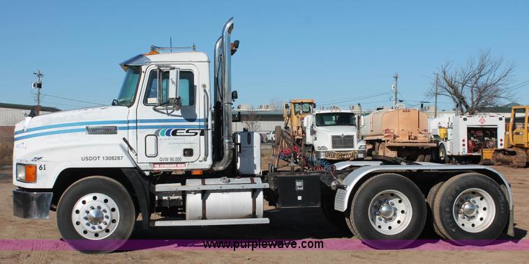 image for item H5961 1994 Mack CH613 semi truck