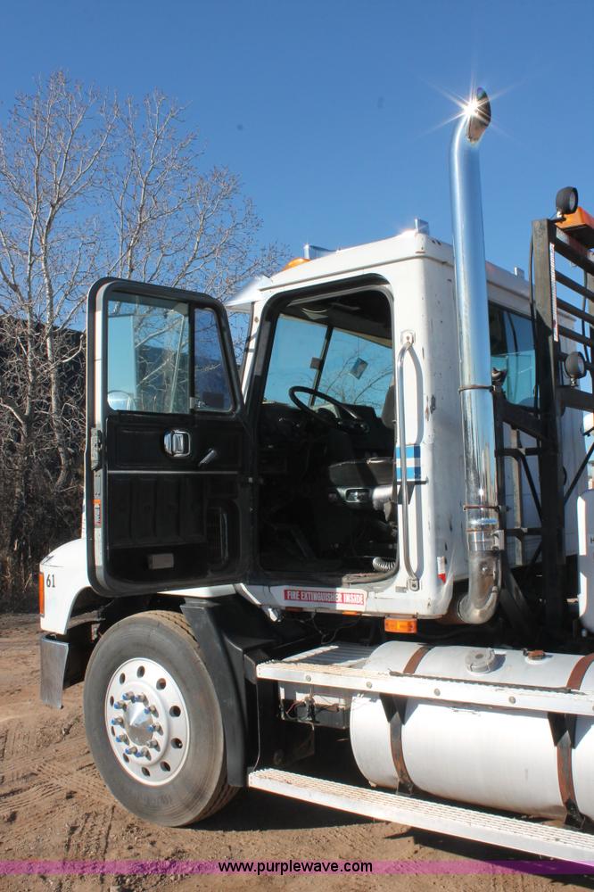 image for item H5961 1994 Mack CH613 semi truck