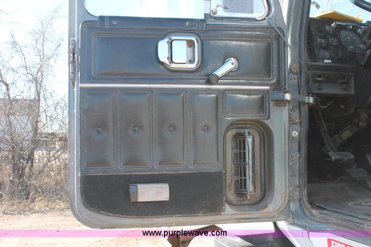 image for item H5961 1994 Mack CH613 semi truck