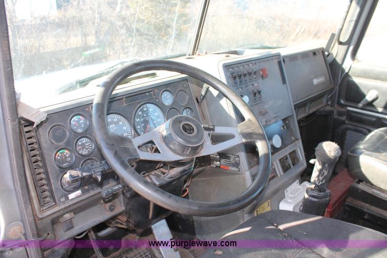 image for item H5961 1994 Mack CH613 semi truck