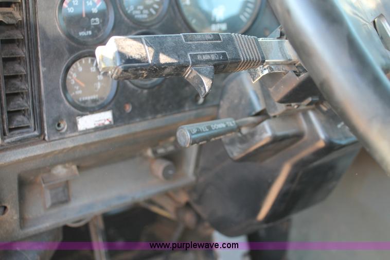 image for item H5961 1994 Mack CH613 semi truck