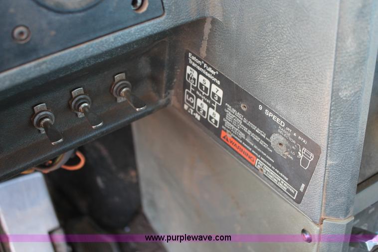 image for item H5961 1994 Mack CH613 semi truck