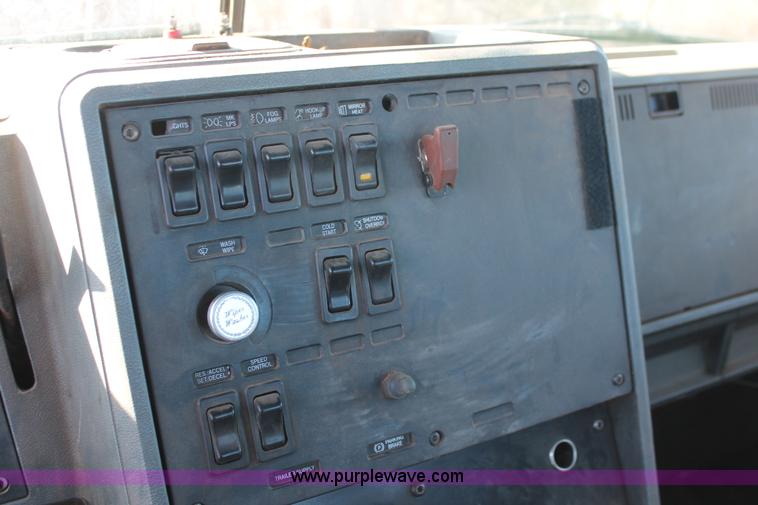 image for item H5961 1994 Mack CH613 semi truck