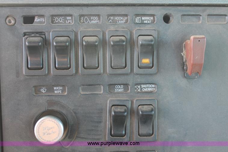 image for item H5961 1994 Mack CH613 semi truck