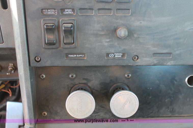 image for item H5961 1994 Mack CH613 semi truck