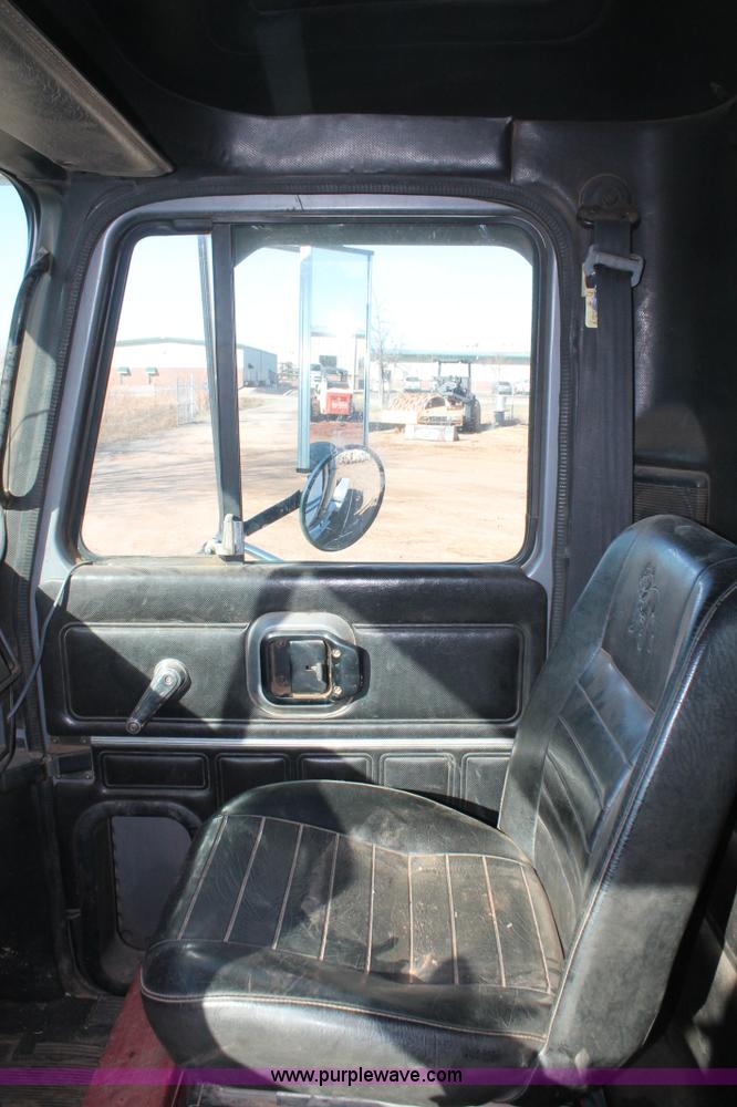 image for item H5961 1994 Mack CH613 semi truck