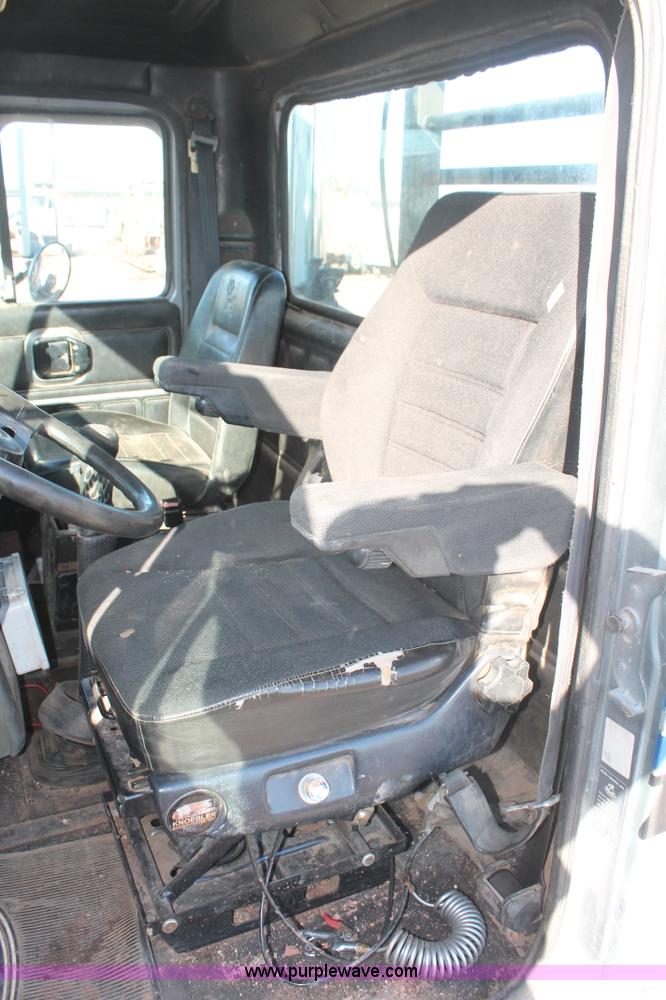 image for item H5961 1994 Mack CH613 semi truck