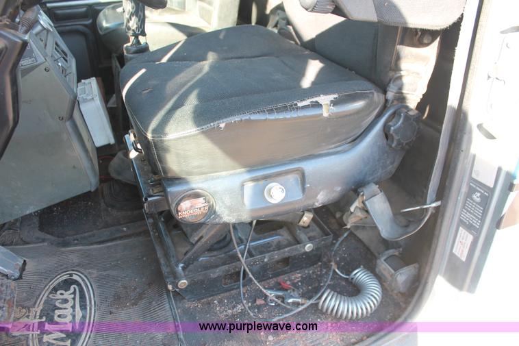 image for item H5961 1994 Mack CH613 semi truck