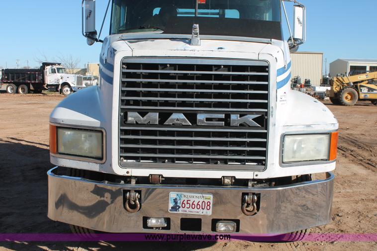 image for item H5961 1994 Mack CH613 semi truck