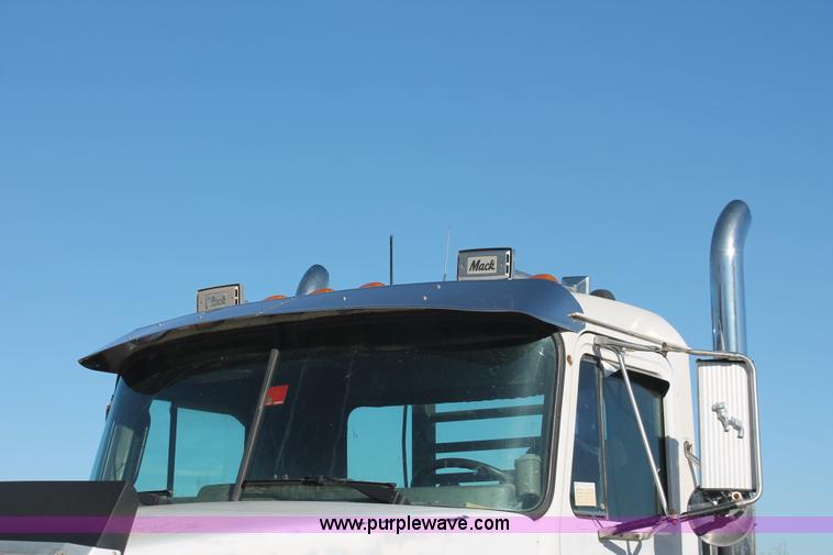 image for item H5961 1994 Mack CH613 semi truck