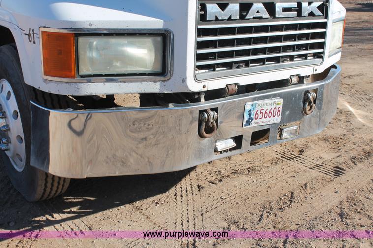 image for item H5961 1994 Mack CH613 semi truck