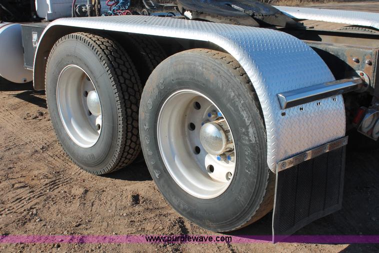 image for item H5961 1994 Mack CH613 semi truck