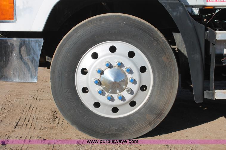 image for item H5961 1994 Mack CH613 semi truck