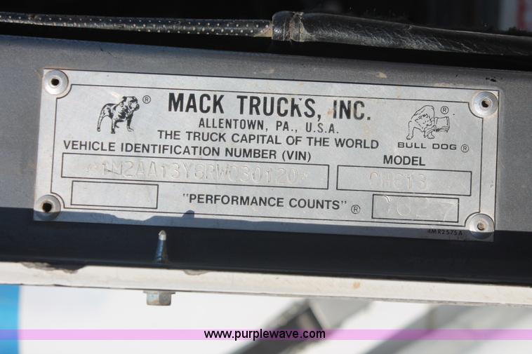 image for item H5961 1994 Mack CH613 semi truck