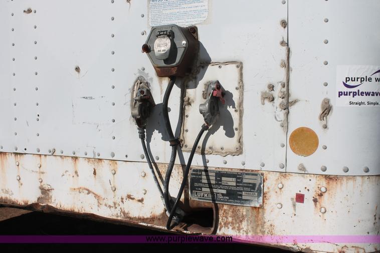 image for item H5964 1994 Lufkin dry van trailer
