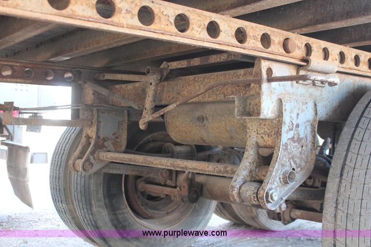 image for item H5964 1994 Lufkin dry van trailer