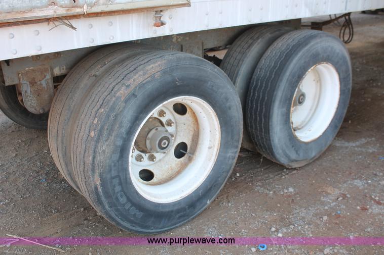 image for item H5964 1994 Lufkin dry van trailer