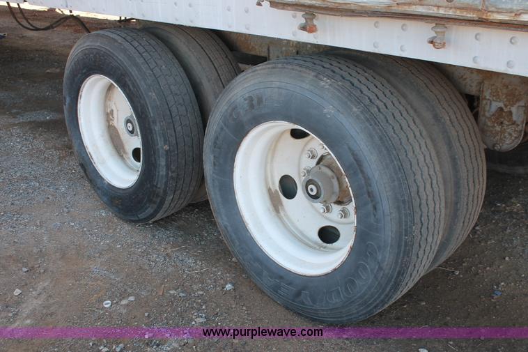 image for item H5964 1994 Lufkin dry van trailer