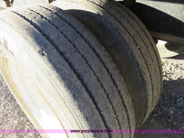 image for item I2425 1999 Lufkin FL-II spread axle flatbed trailer